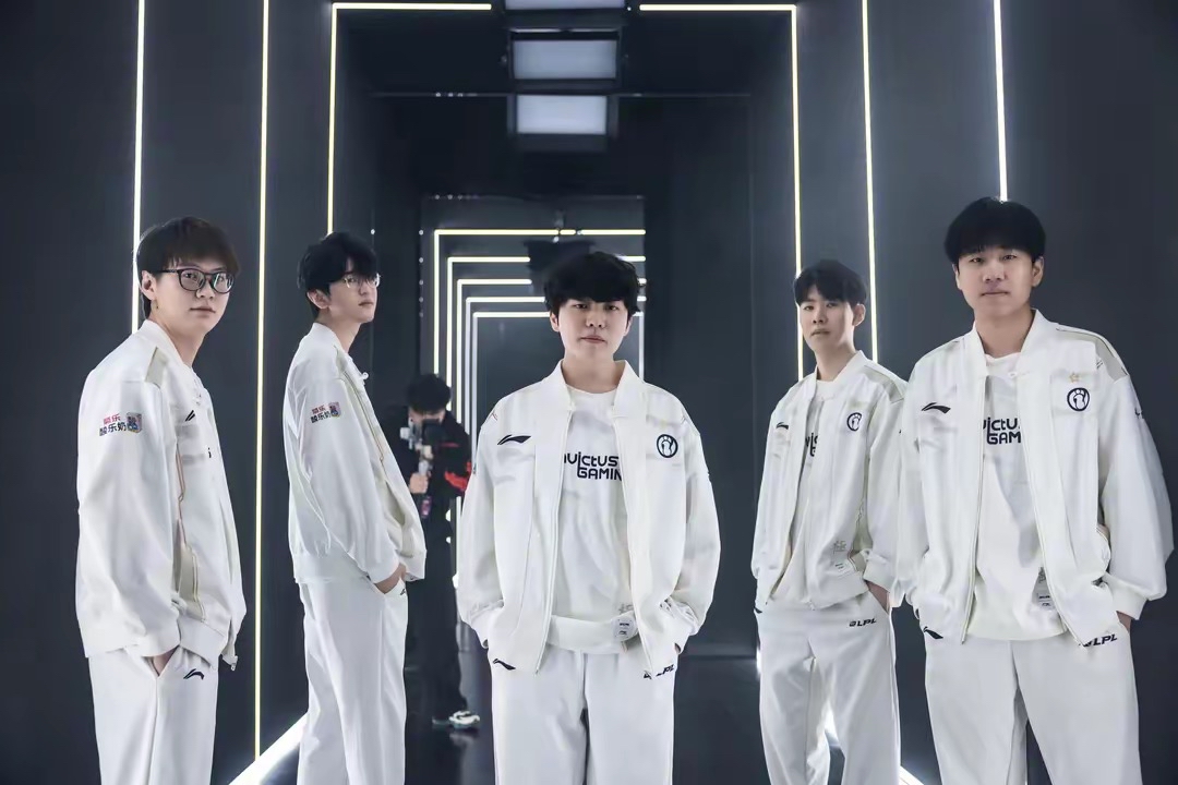 的压迫下 的压迫下